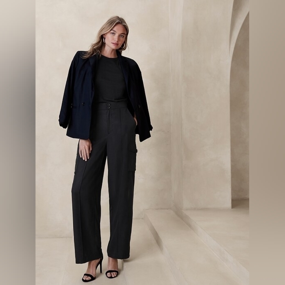 Banana Republic High Rise Wide Leg Lyocell Cargo Drapey Pants Black Size 10 NWT